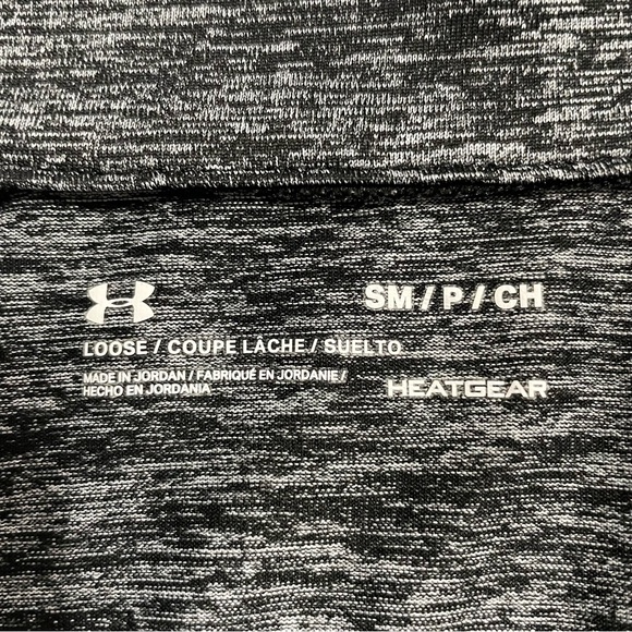 Under Armour Heatgear  Activewear Longsleeves Gray Black Top Size Small NWOT - Picture 4 of 6